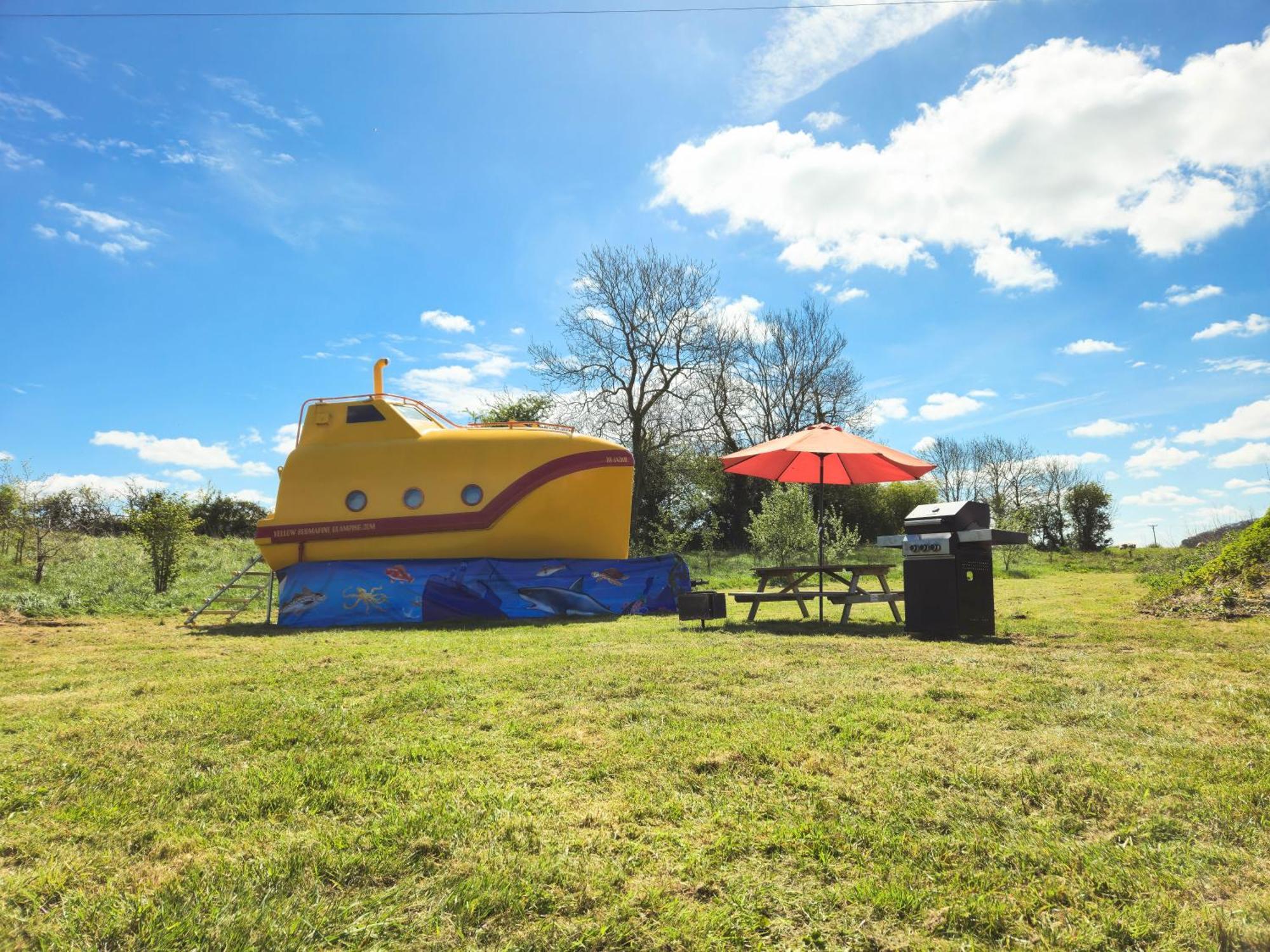 The Yellow Submarine Cheddar Exteriör bild