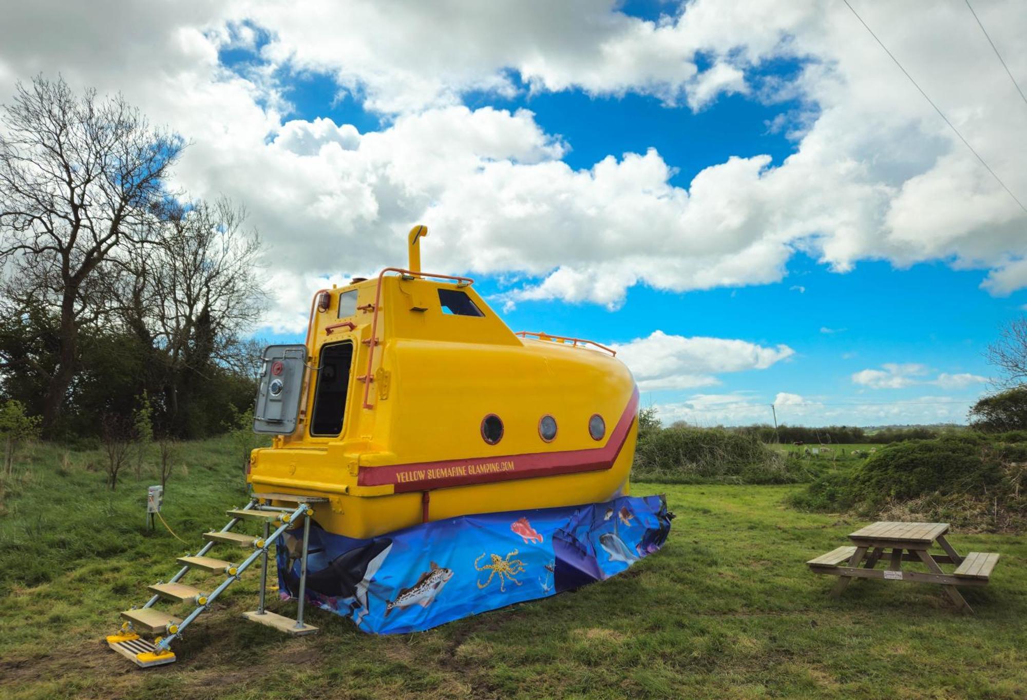The Yellow Submarine Cheddar Exteriör bild