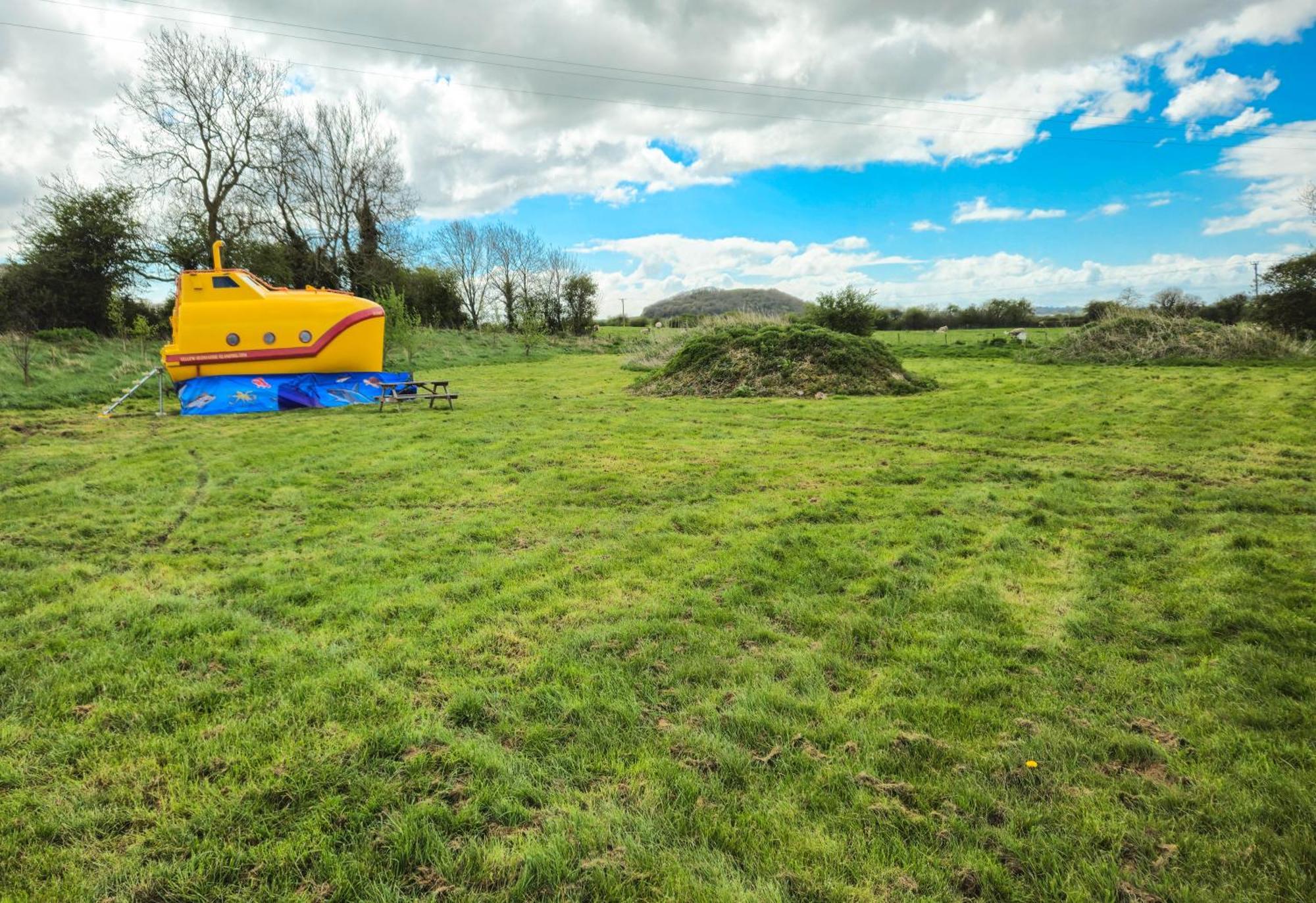 The Yellow Submarine Cheddar Exteriör bild